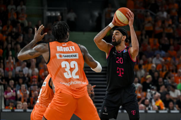 不仅加深了 不仅加深了